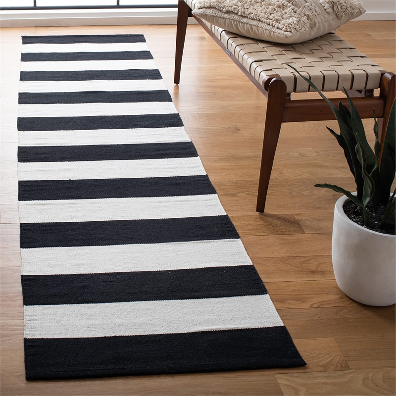 Safavieh Montauk Black Contemporary Rug - Runner 2'3