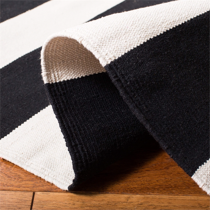 Safavieh Montauk Black Contemporary Rug - Runner 2'3