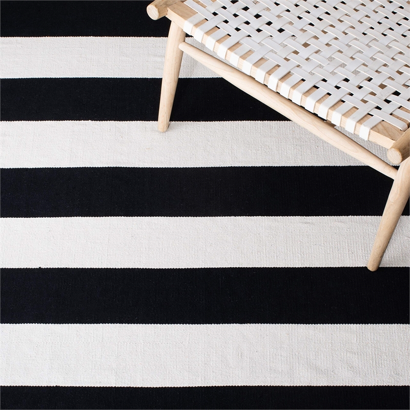 Safavieh Montauk Black Contemporary Rug - Runner 2'3