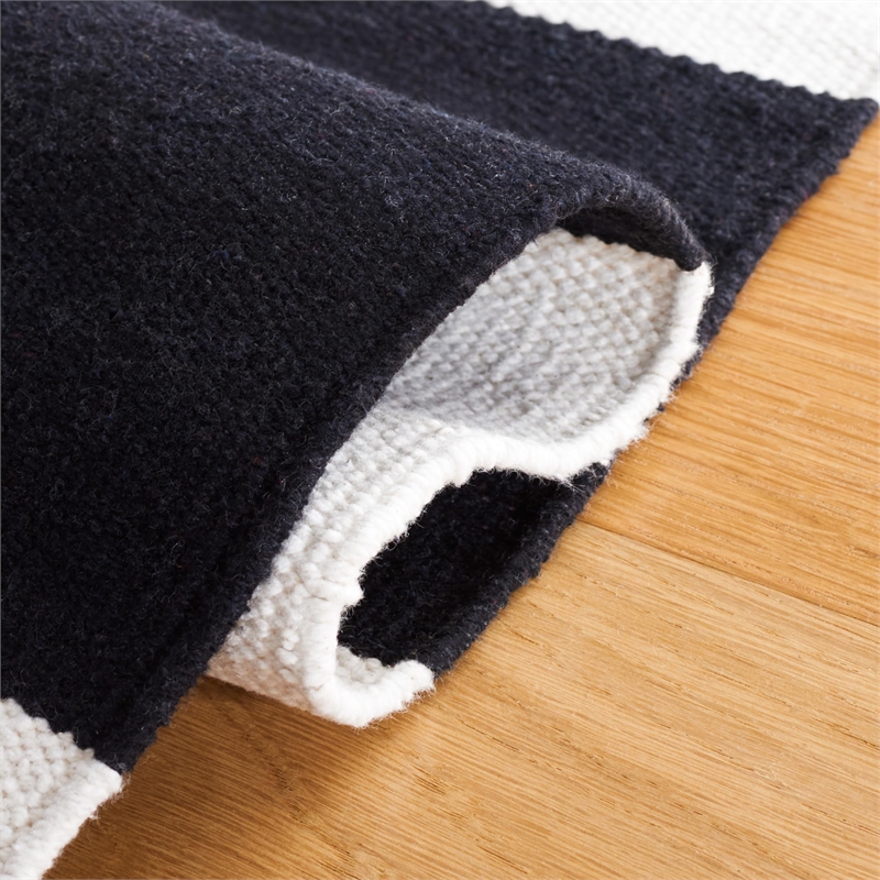 Safavieh Montauk Black Contemporary Rug - Runner 2'6