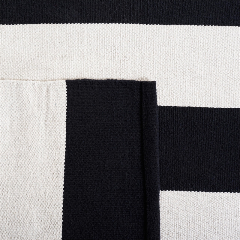 Safavieh Montauk Black Contemporary Rug - Runner 2'6