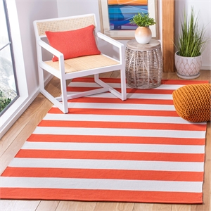 Safavieh Montauk Rust Contemporary Rug - 4' x 6'
