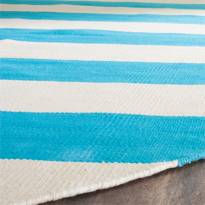 Safavieh Montauk Turquoise Contemporary Rug - Round 6'