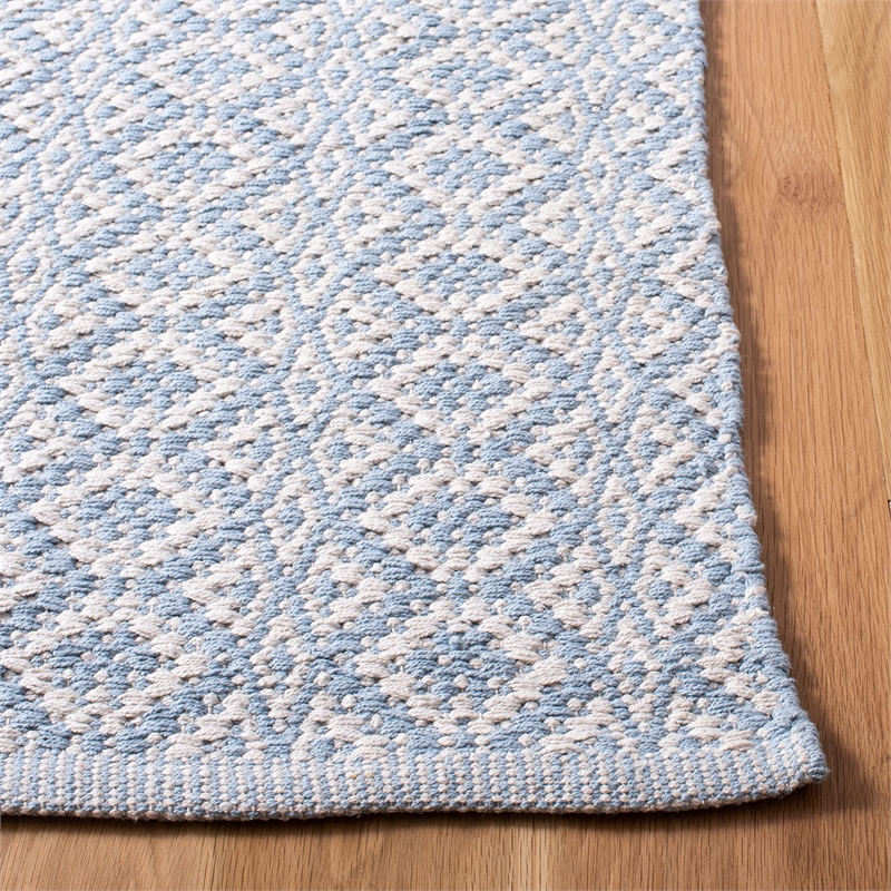 Safavieh Montauk Ivory Contemporary Rug - 5' x 7'
