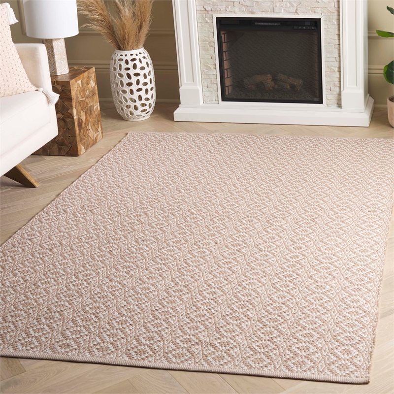 Safavieh Montauk Ivory Contemporary Rug - 5' x 7'