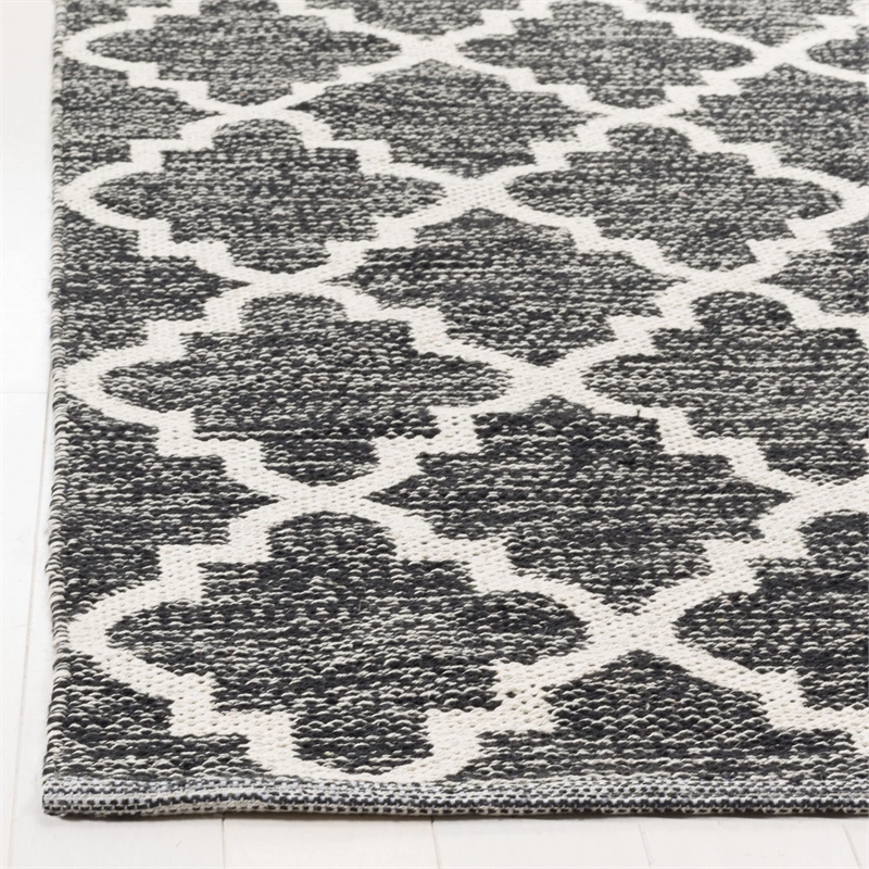 Safavieh Montauk Black Contemporary Rug - 4' x 6'