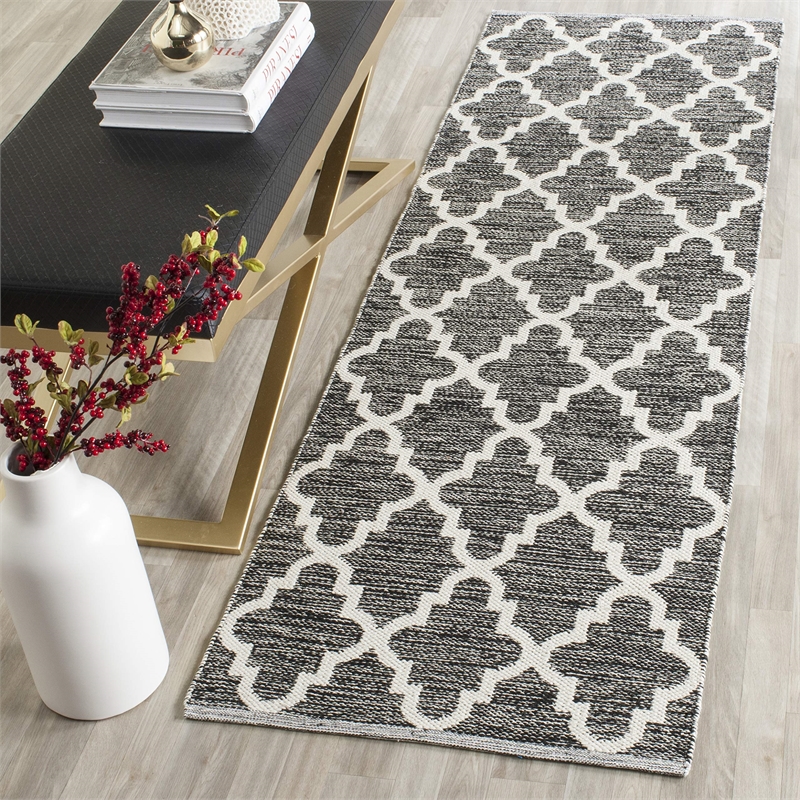 Safavieh Montauk Black Contemporary Rug - Runner 2'3