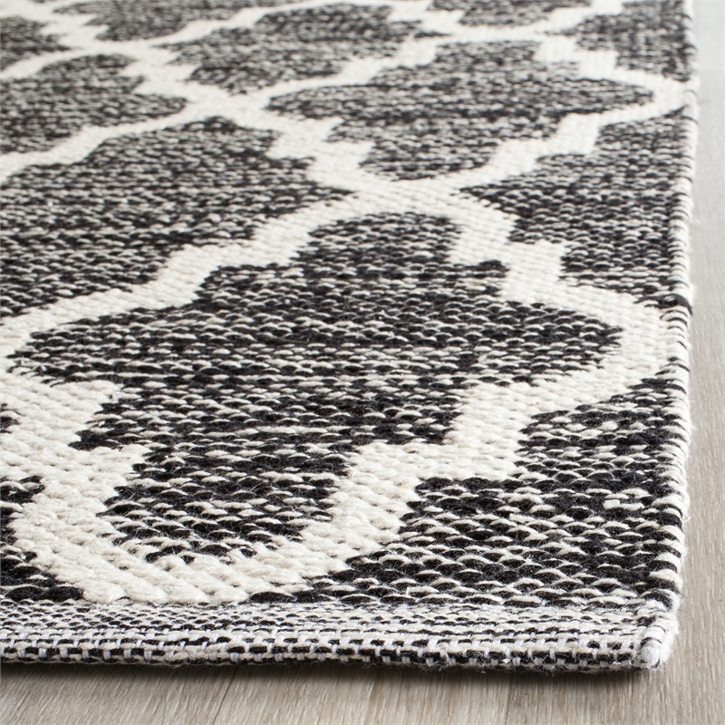 Safavieh Montauk Black Contemporary Rug - Runner 2'3