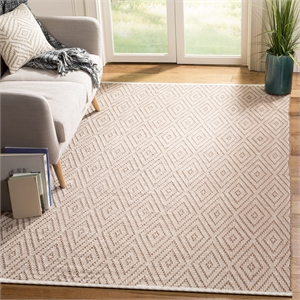 Safavieh Montauk Beige Contemporary Rug - 4' x 6'