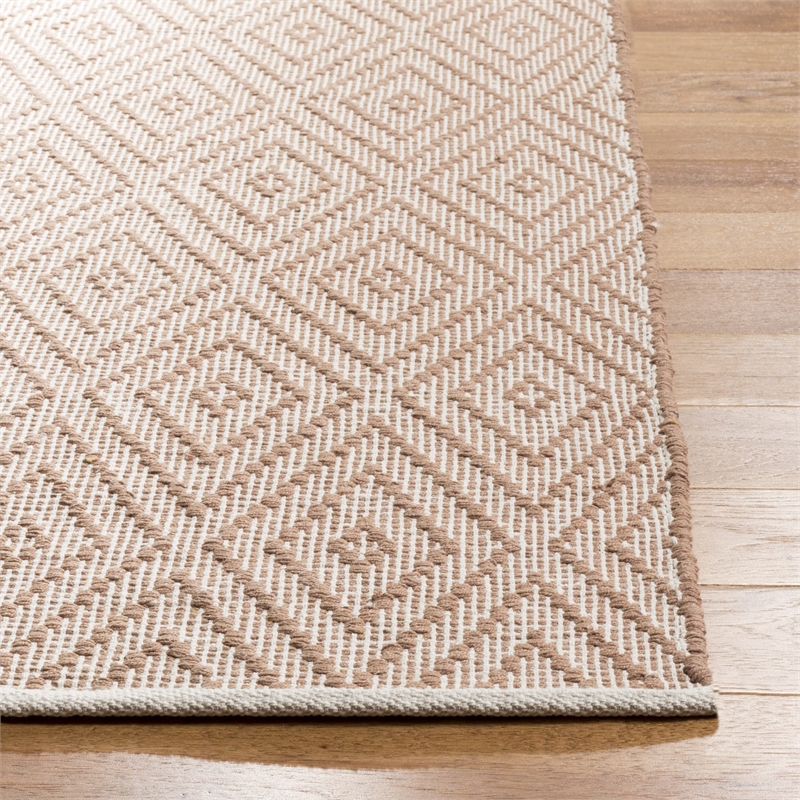 Safavieh Montauk Beige Contemporary Rug - 4' x 6'