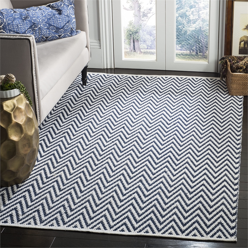 Safavieh Montauk Navy Contemporary Rug - 4' x 6'