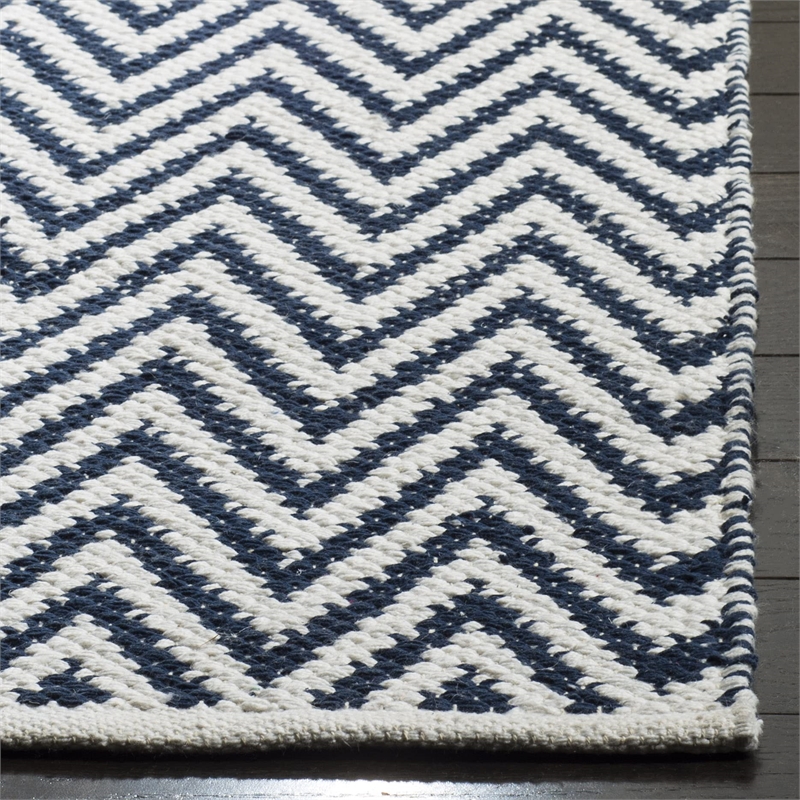 Safavieh Montauk Navy Contemporary Rug - 4' x 6'