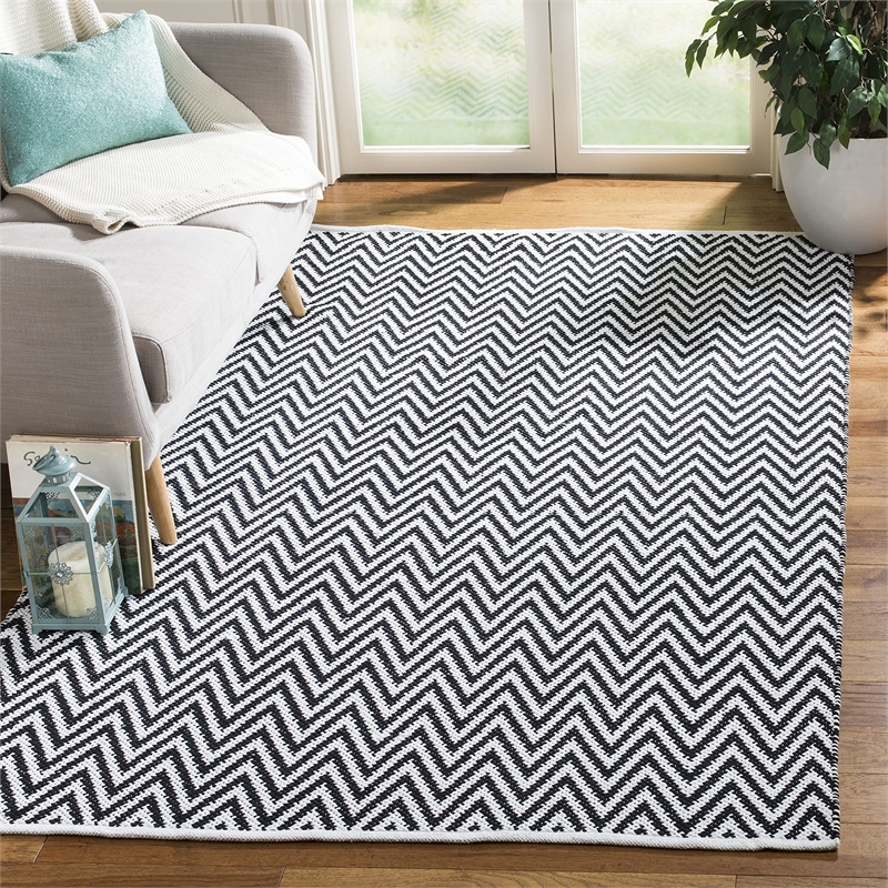 Safavieh Montauk Black Contemporary Rug - 4' x 6'