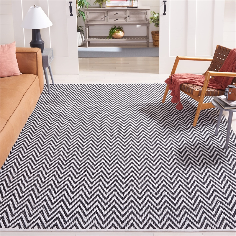 Safavieh Montauk Black Contemporary Rug - 8' x 10'