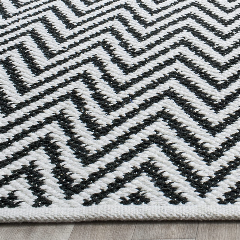 Safavieh Montauk Black Contemporary Rug - 8' x 10'