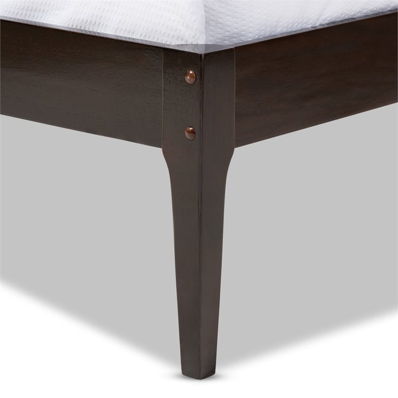 Bentley Queen Bed in Cappuccino