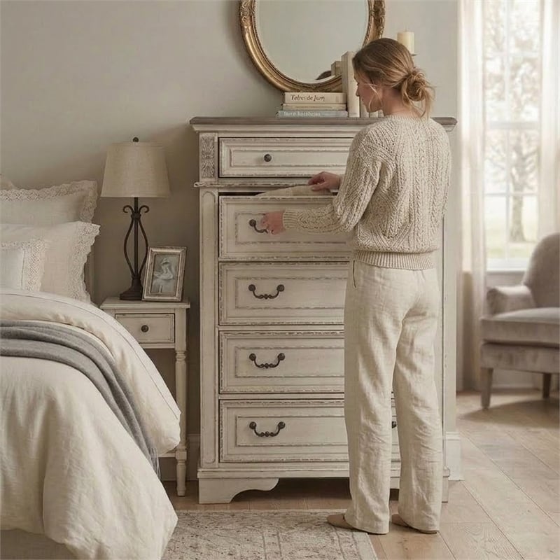 Signature Design by Ashley Realyn 5 Drawer 40