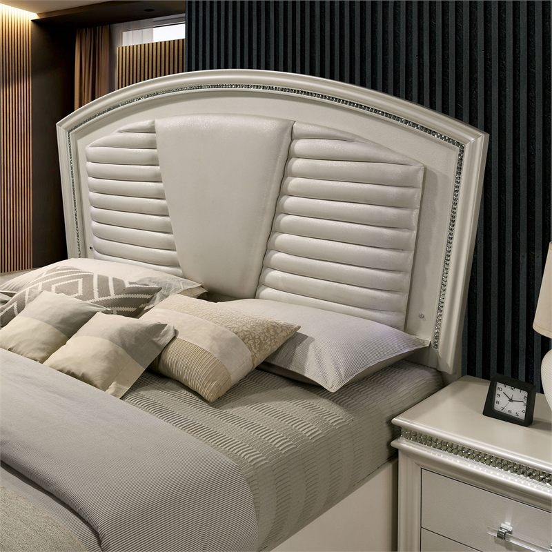 FOA Plumley 3-Piece White Wood Bedroom Set - Queen + Nightstand + Chest