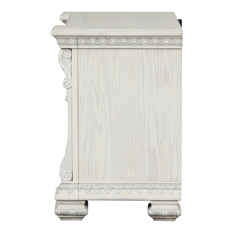Furniture of America Byrne Wood Dovetail White 3-Drawer Nightstand with USBs