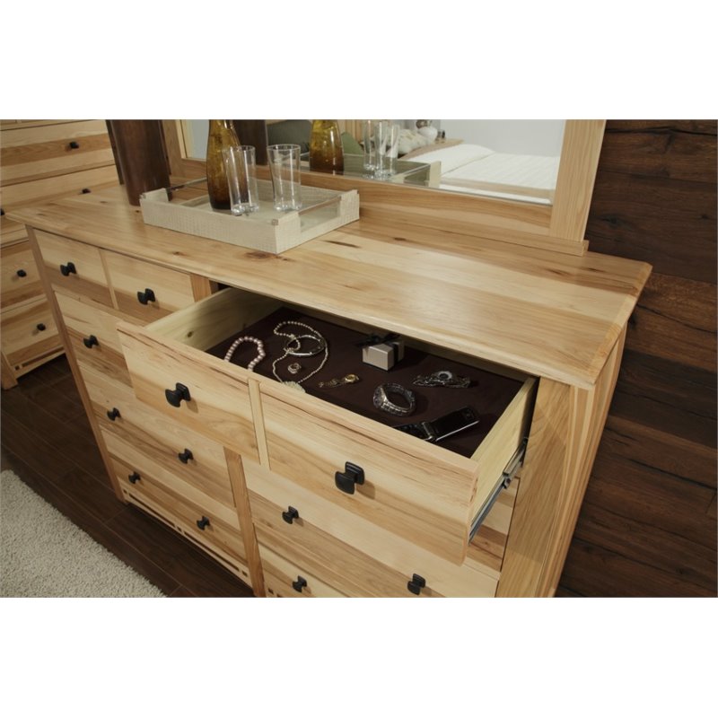 Bowery Hill 8 Drawer Dresser in Natural