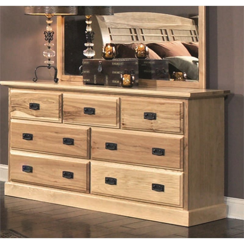 Bowery Hill 7 Drawer Dresser in Natural