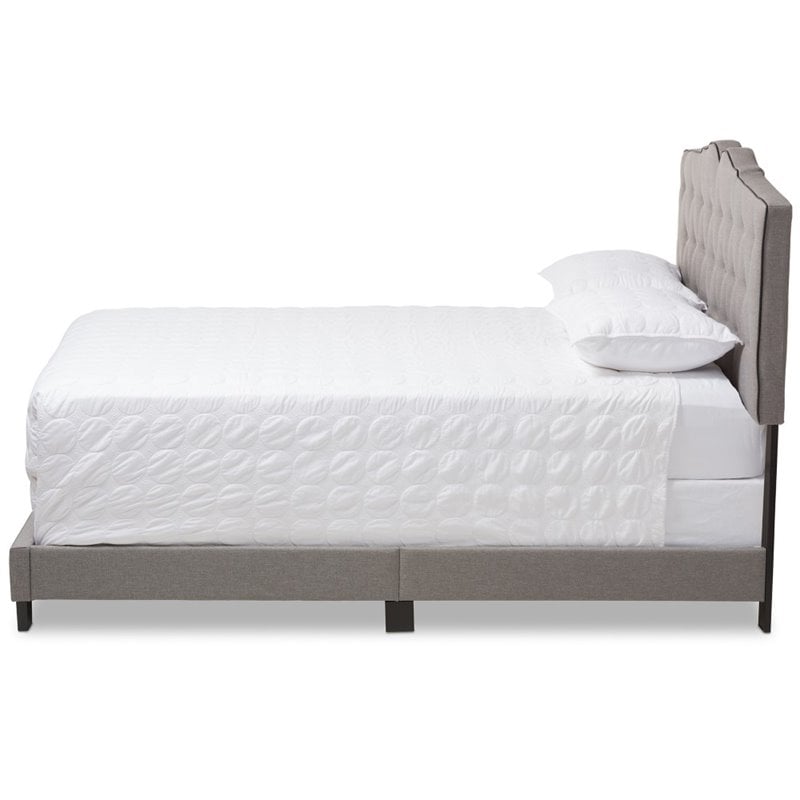 Bowery Hill Traditional Upholstered Fabric Tufted Queen Bed in Light Grey