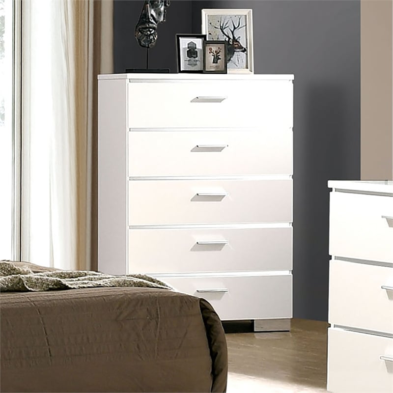Bowery Hill Contemporary Wood Chest with 5 Spacious Drawers in White