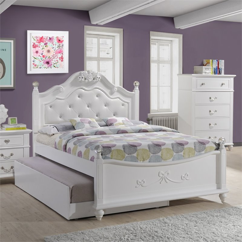 Bowery Hill Modern Leather White 7 Piece Full Platform Bedroom Set