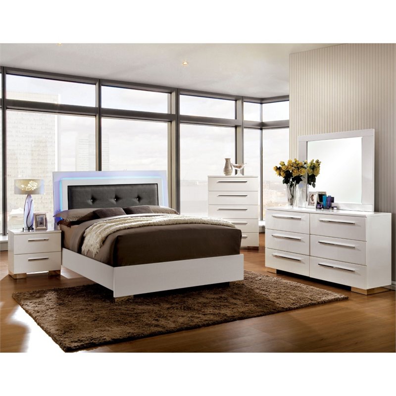Bowery Hill 4pc Wood Bedroom Set - Queen+Nightstand+Dresser+Mirror in White