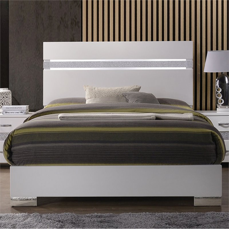 Bowery Hill Modern / Contemporary Queen Panel Bed in White Finish