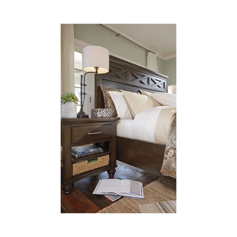 Bowery Hill Modern / Contemporary Metal Floor Lamp in Black Finish