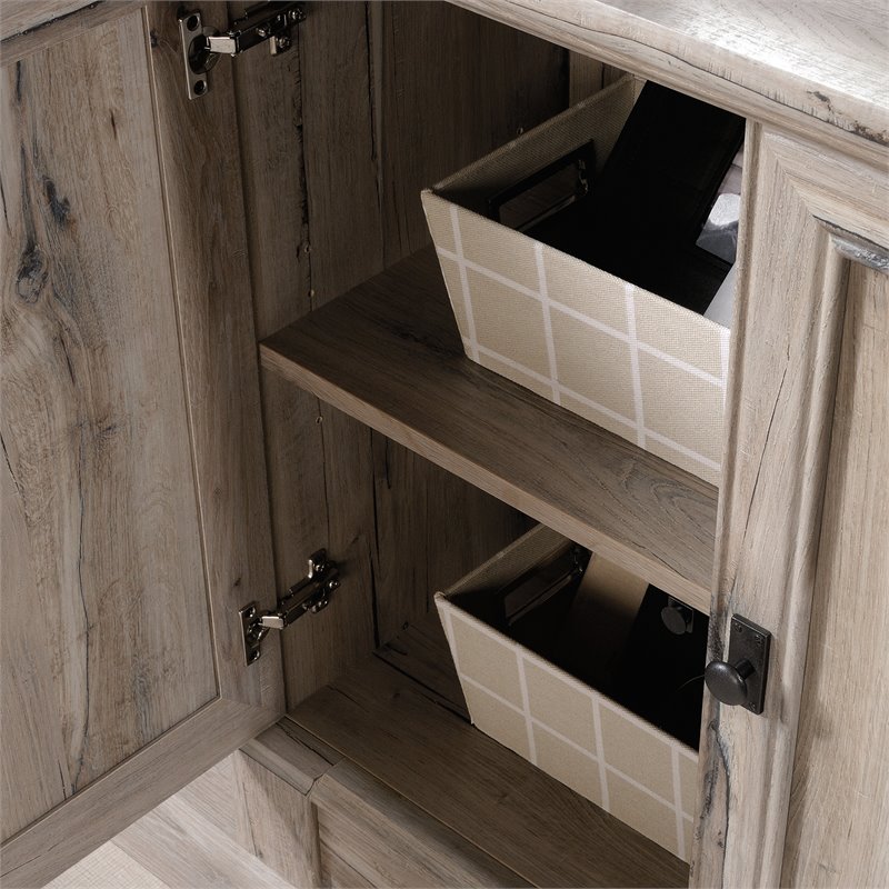 Bowery Hill Traditional Engineered Wood 3-Shelf Bookcase in Split Oak