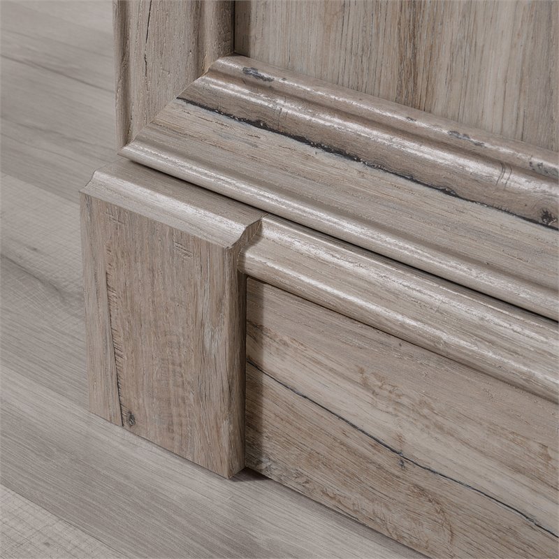 Bowery Hill Traditional Engineered Wood 3-Shelf Bookcase in Split Oak