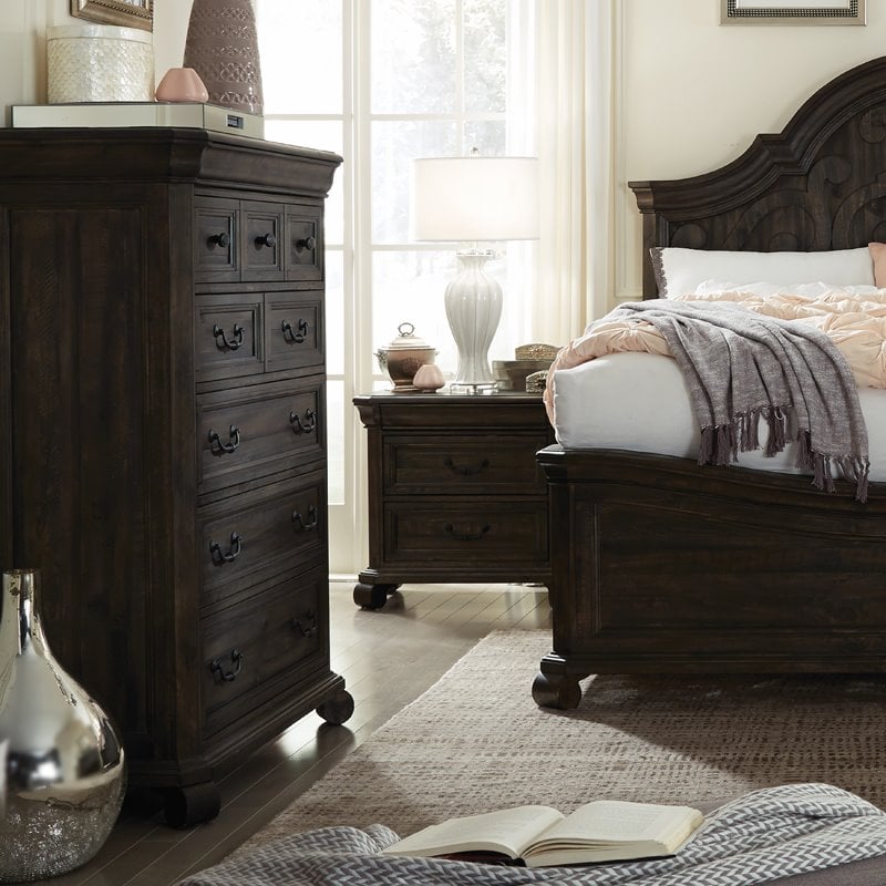 Bowery Hill Solid Pine Wood Traditional Peppercorn 6-Drawers Chest