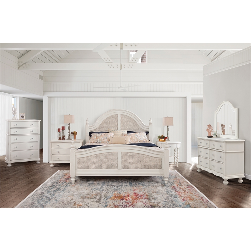 Bowery Hill Modern Farmhouse Dove White 3-drawer Wood Bachelor Chest