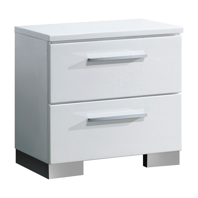 Bowery Hill Bedroom Set with King Bed and 2 Nightstands in Glossy White