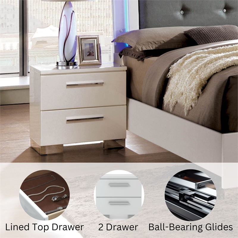 Bowery Hill Bedroom Set with King Bed and 2 Nightstands in Glossy White