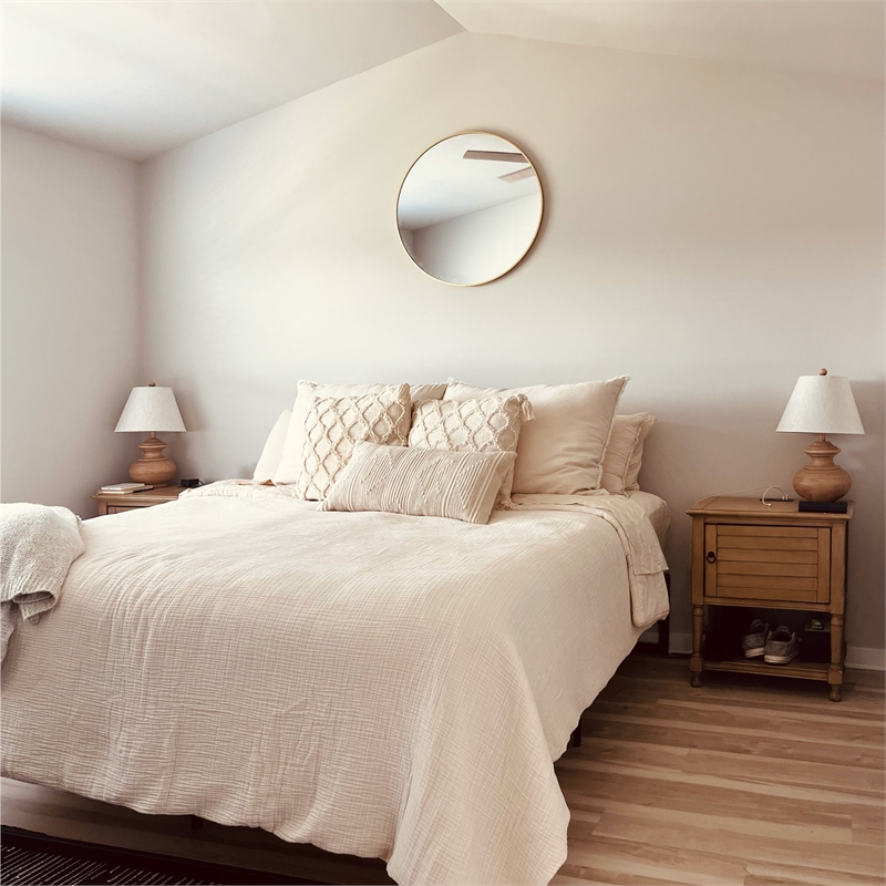 Bowery Hill Round Decorative Glass Wall Mirror with Gold Frame 24 Inch