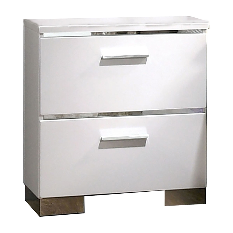 Bowery Hill 4 Pc Queen Bedroom Set in White Wood/Chrome Stripes