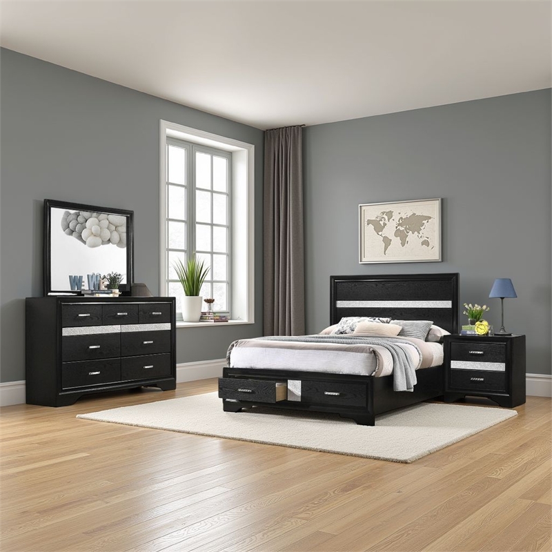 Bowery Hill 4 Pc Full Bedroom Set with Storage Footboard in Black Stripes