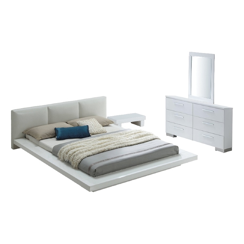 Bowery Hill 4 Piece California King Bedroom Set Leatherette in White