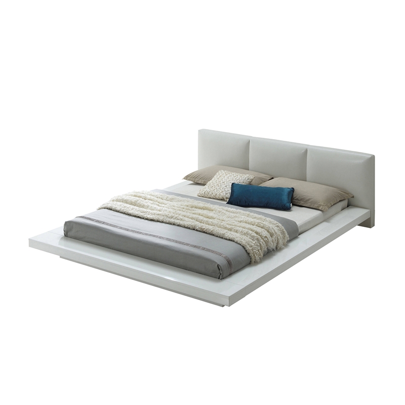 Bowery Hill 4 Piece King Size Bedroom Set Leatherette Padding in White