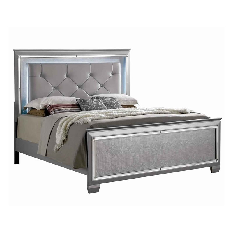 Bowery Hill 4 Piece California King Bedroom Set LED Mirror Trim in Silver