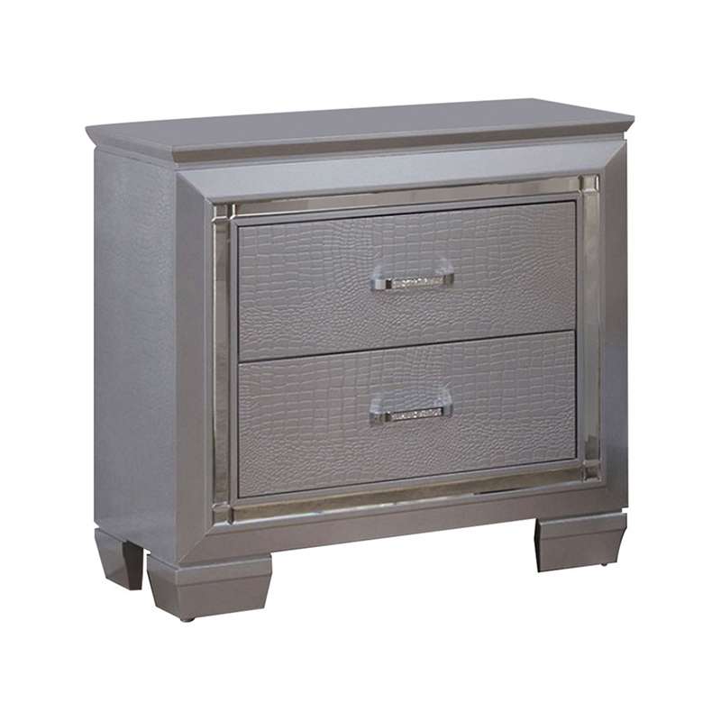 Bowery Hill 4 Piece California King Bedroom Set LED Mirror Trim in Silver