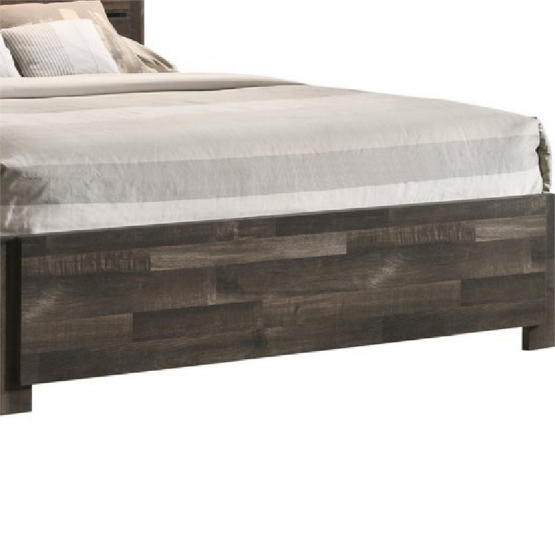 Bowery Hill Queen Bed with Rustic Grain Details and 2 Lanterns in Brown