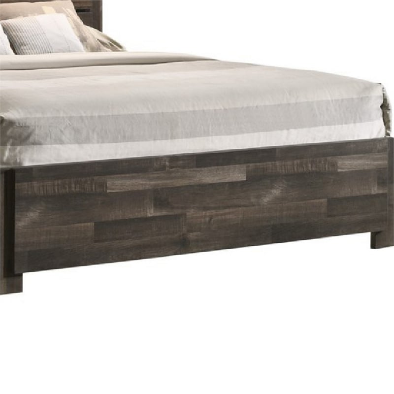 Bowery Hill Queen Bed with Rustic Grain Details and 2 Lanterns in Brown