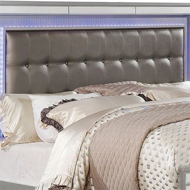 Bowery Hill Wooden Queen Size Bed with Ornate Bun Feet in Silver