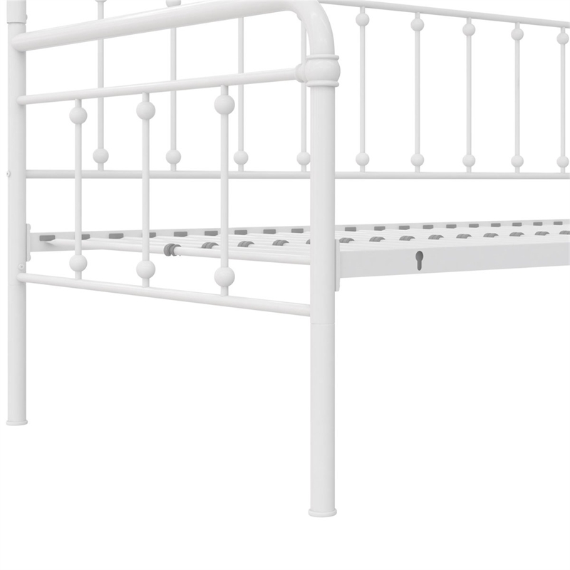 Bowery Hill Twin Metal Daybed with Pop-Up Trundle in White Finish