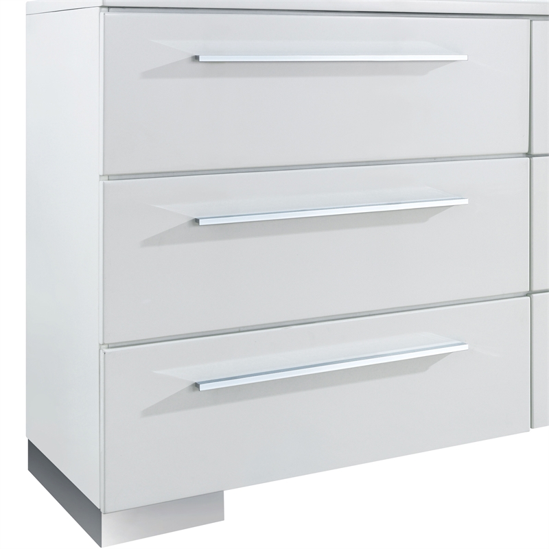 Bowery Hill 4pc White Wood Bedroom Set with King Bed and Dresser