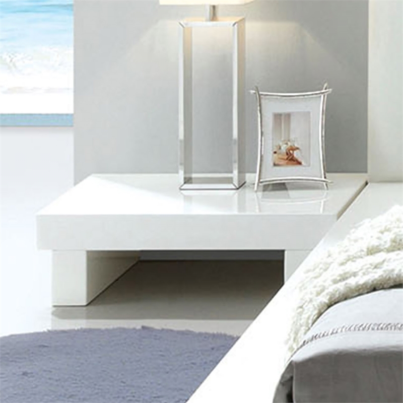 Bowery Hill Contemporary Wood Nightstand with USB Port in Glossy White